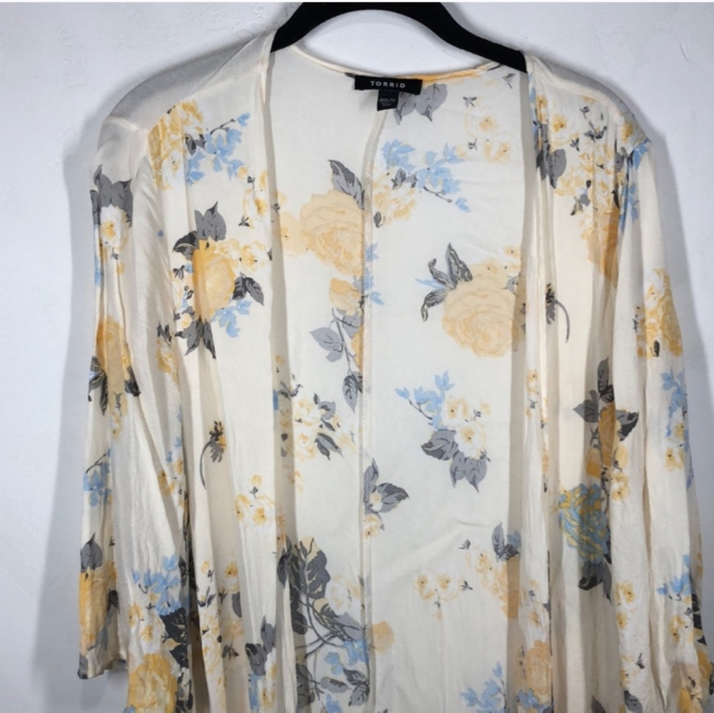 Torrid pale yellow floral kimono - Picture 7 of 14